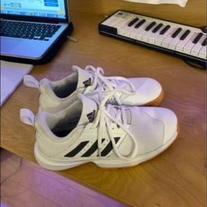 WOMENS ADIDAS ESSENCE TRAINING SHOE SIZE 7.5